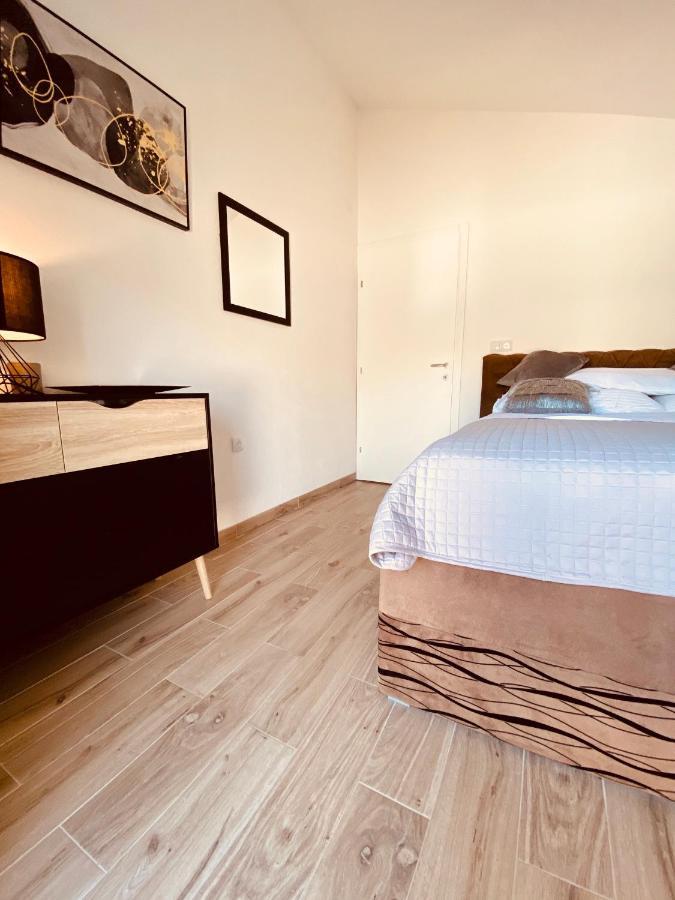Apartment Elena Donji Okrug  Eksteriør billede