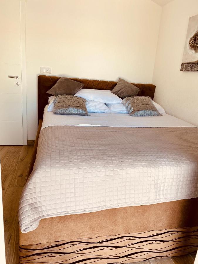 Apartment Elena Donji Okrug  Eksteriør billede